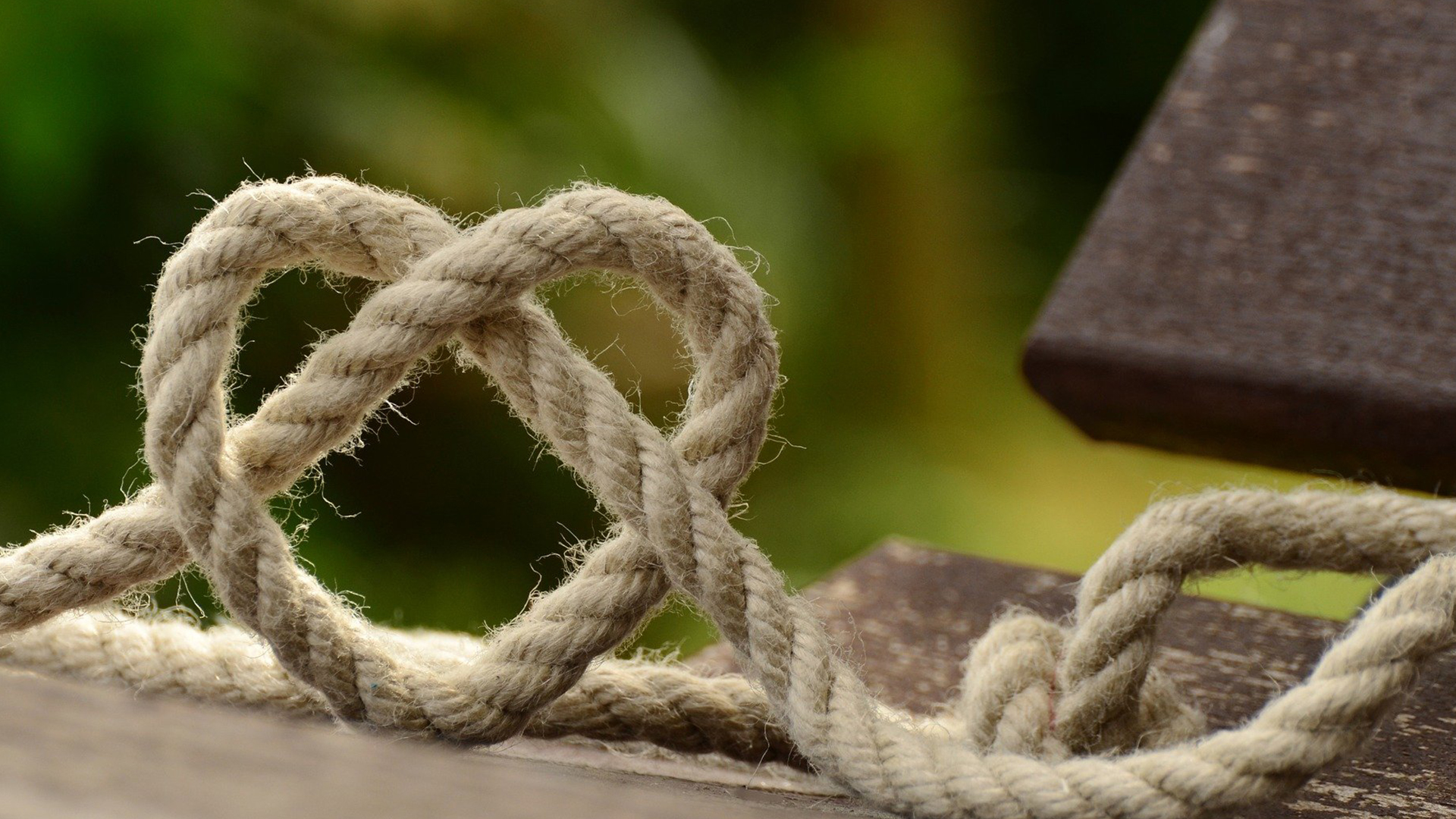 Ett rep som är knutet i en hjärtform