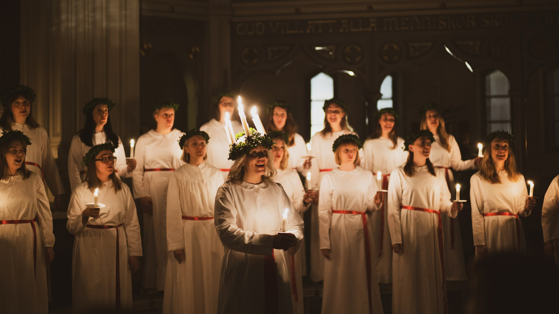 Damkören SALT på lucia i Ersta kyrka