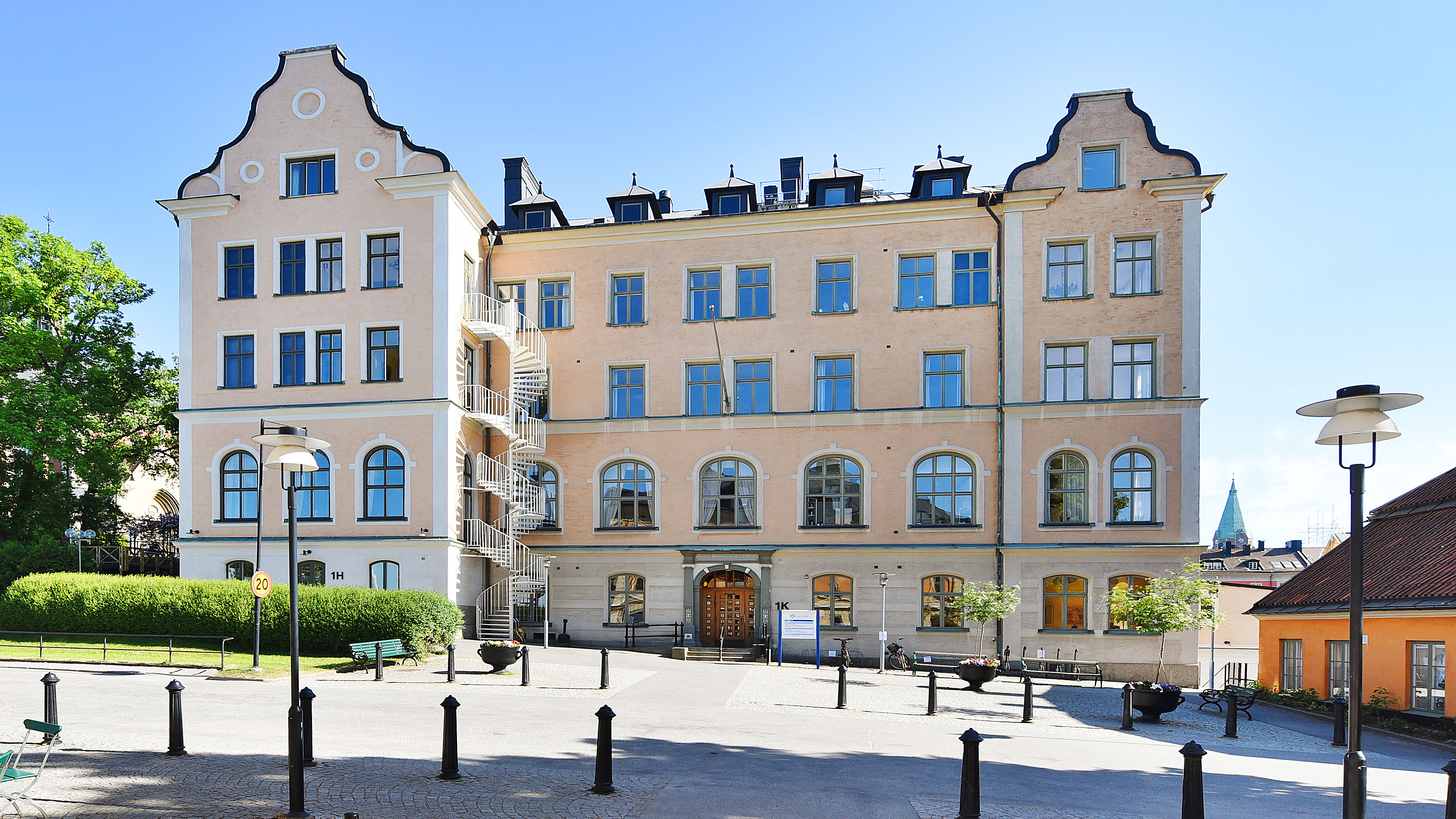 Ersta konferens ligger på Erstagatan 1K i det så kallade stora diakonisshuset från 1896.