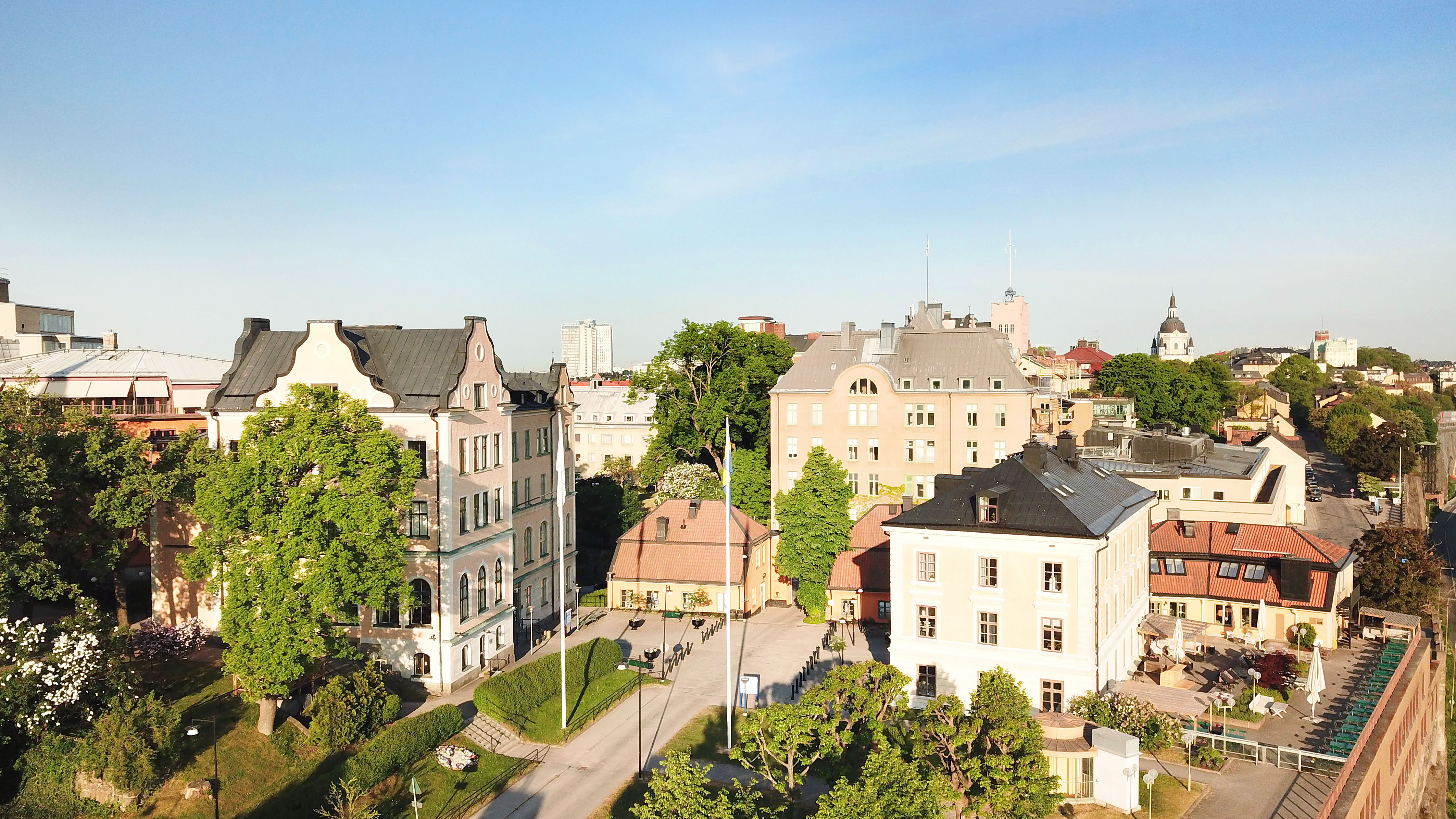 Högst uppe på Erstaklippan har vi både konferenslokaler, park och andra verksamheter.