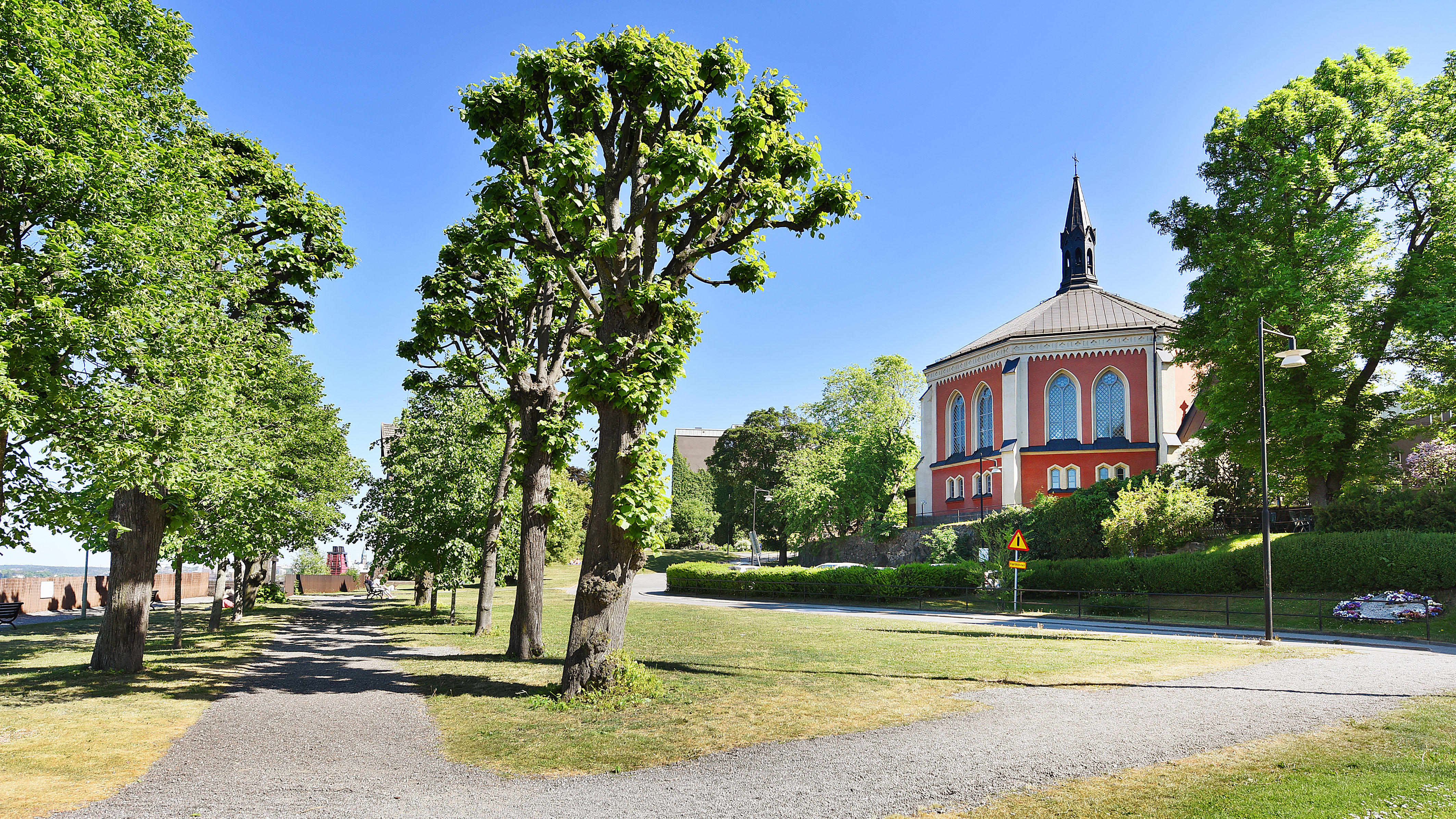 Vy över Erstaklippan med Ersta kyrka