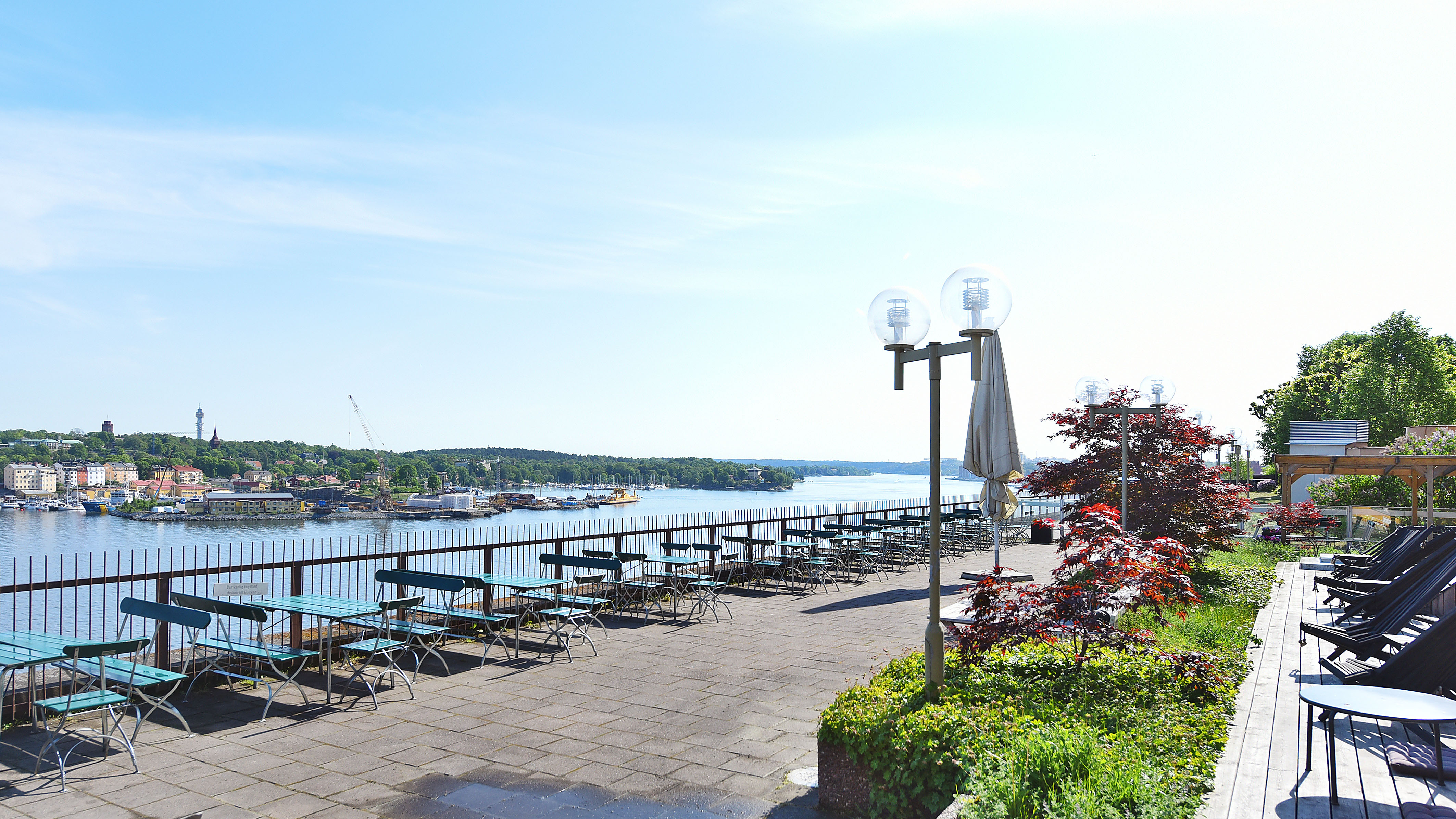 Terrassen på Ersta terrass har milsvid utsikt över Stockholm och dess inlopp