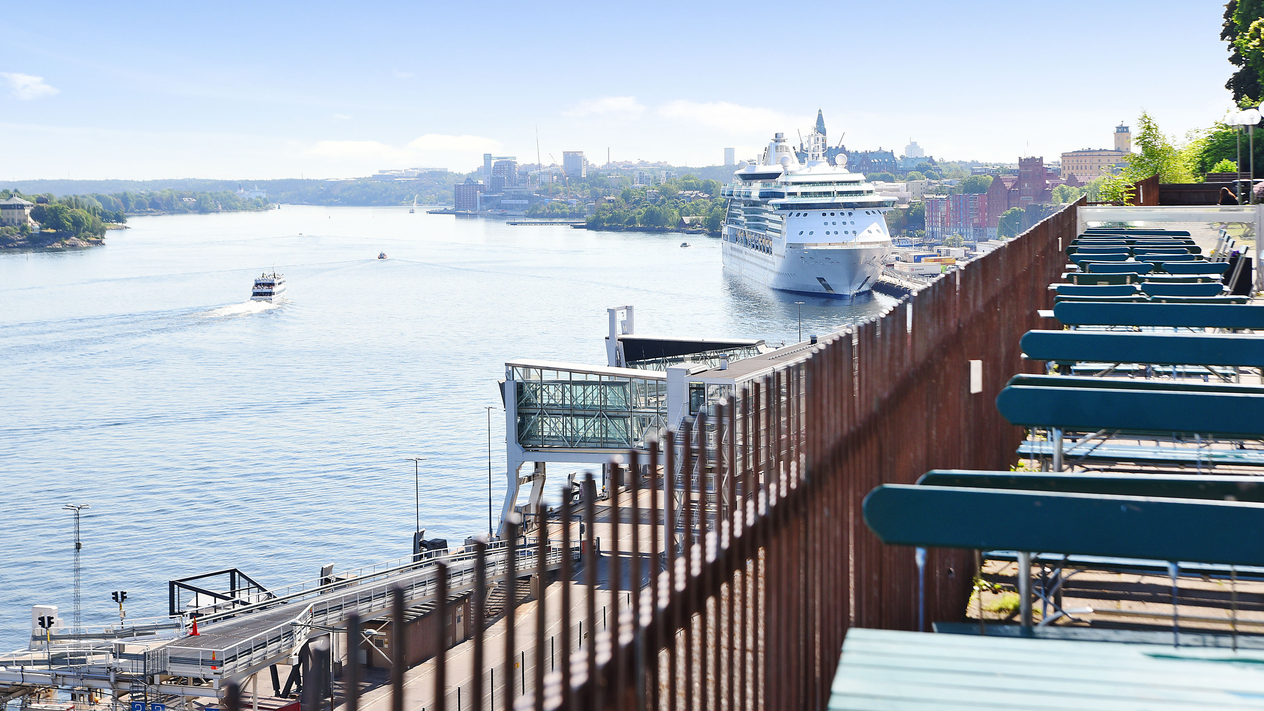 Terrassen på Ersta terrass rymmer 250 minglande personer.