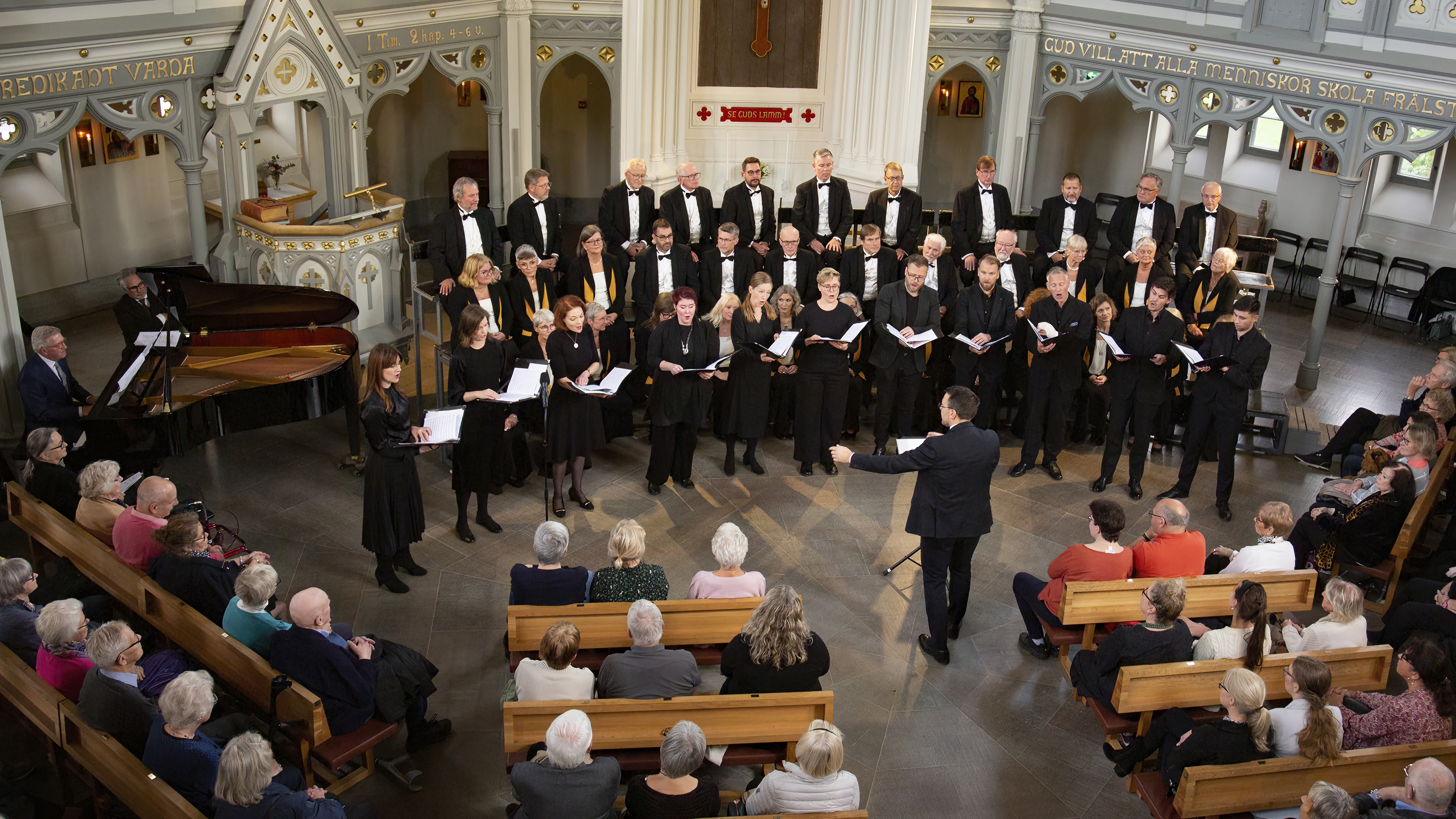 bild inifrån ersta kyrka i samband med ett körevent