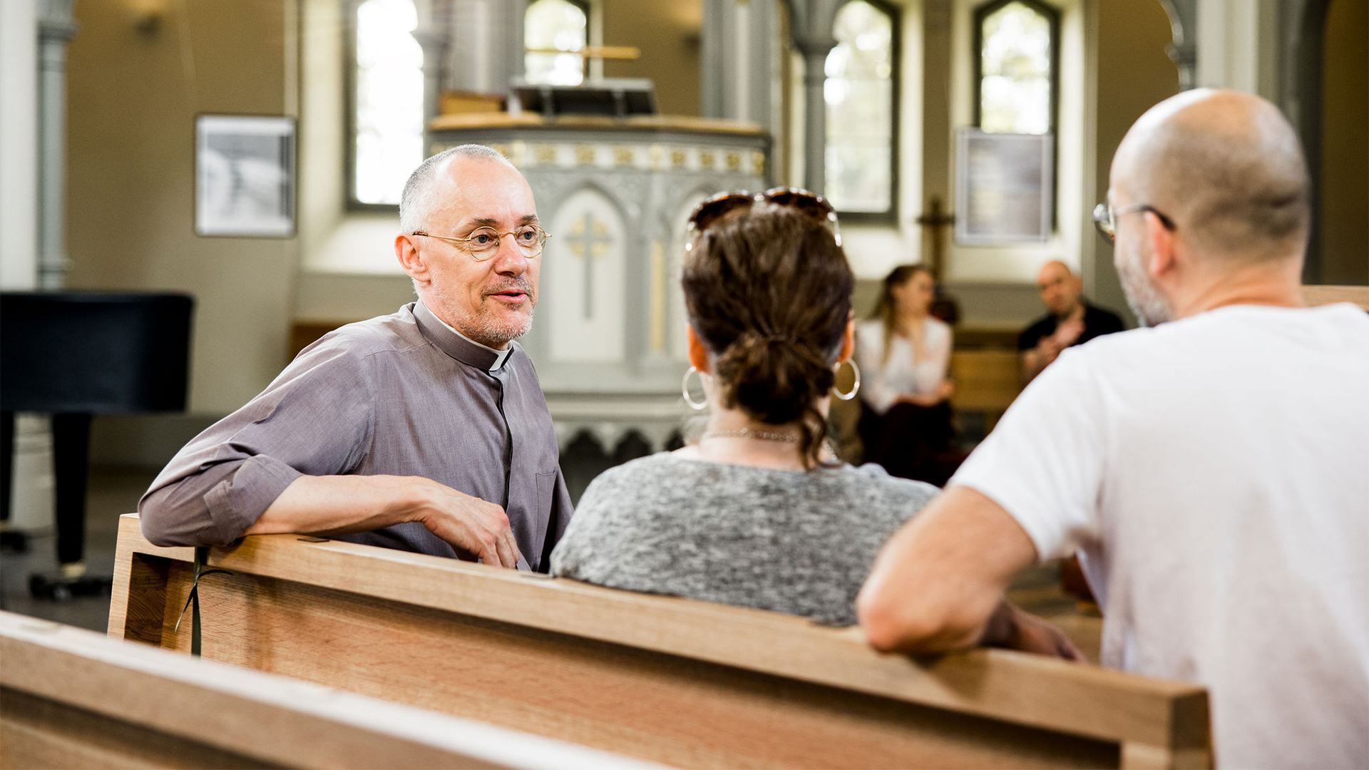 Prästen Roger Gärtner i samtal i Ersta kyrka