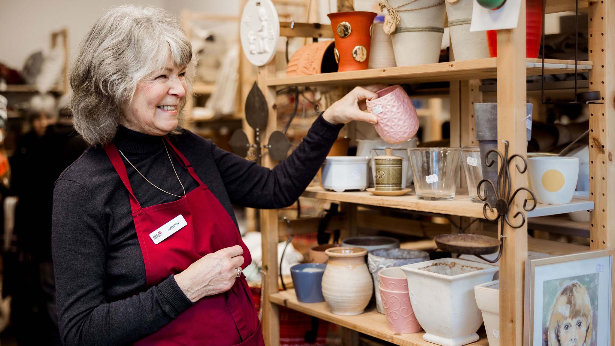 Volontär i Ersta secondhandbutik