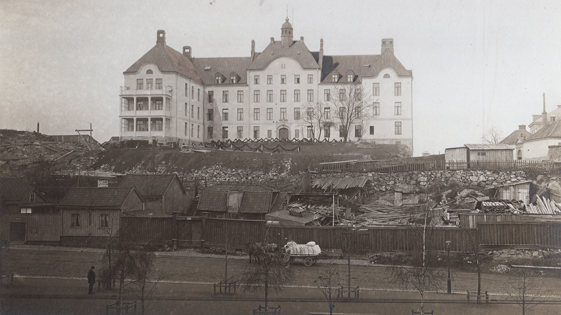 Historisk bild från sjukhuset sett från Folkungagatan