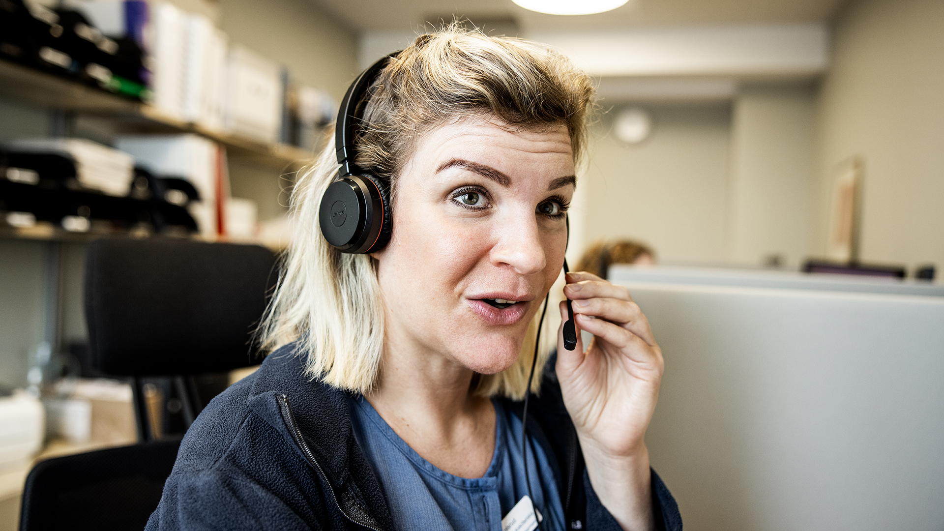 Sjukvårdspersonal pratar i headset