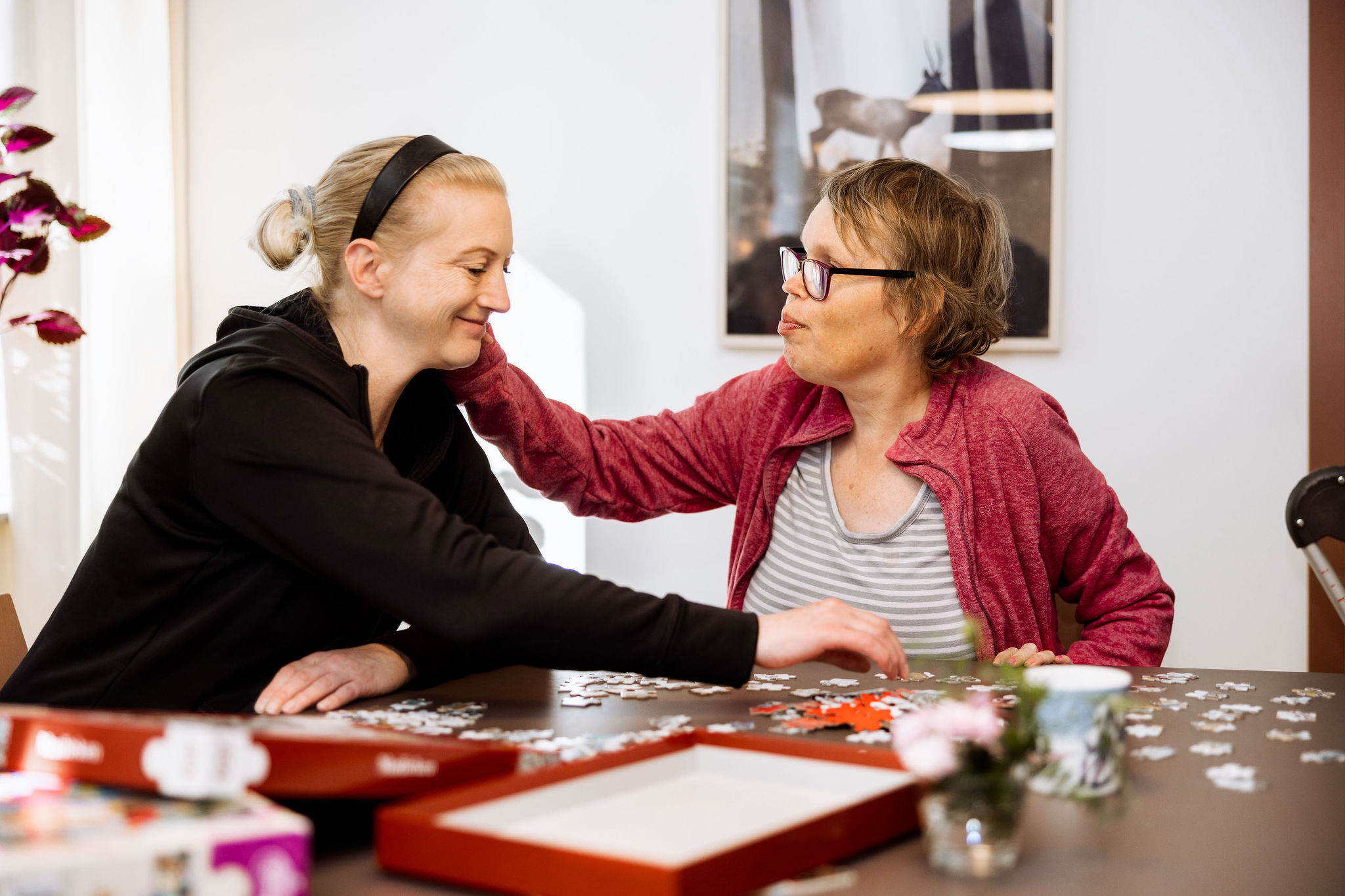 Möte mellan personal och boende på Ersta LSS i Vallentuna